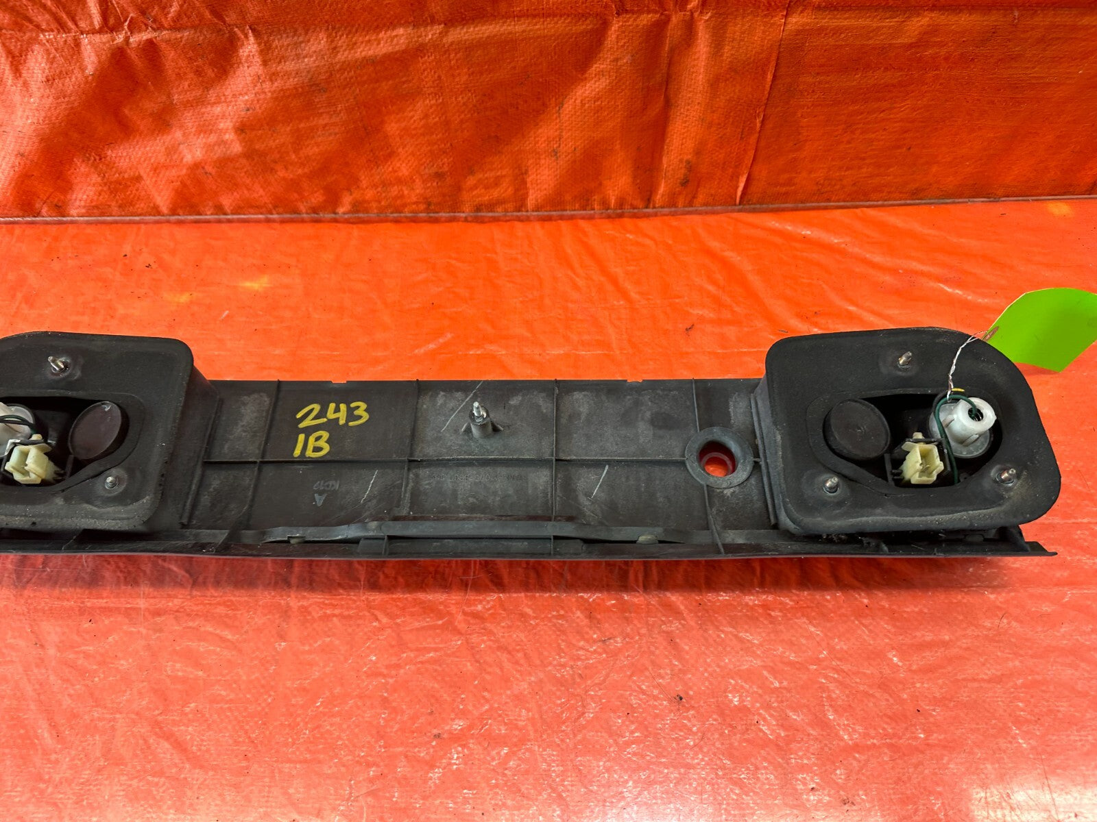 88 89 HONDA CRX   CENTER TAIL LIGHT MIDDLE TAIL LAMP   OEM FACTORY #243 18