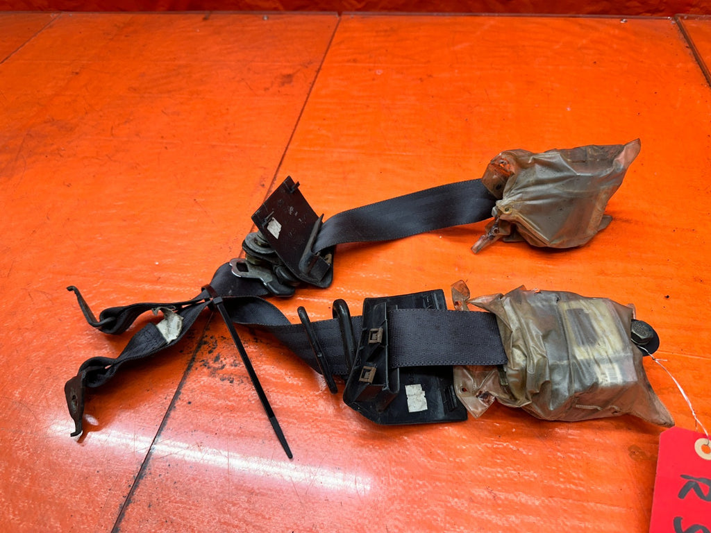 92 95 HONDA CIVIC COUPE ONLY   REAR SEAT BELTS LEFT RIGHT RETRACTORS   OEM #3334
