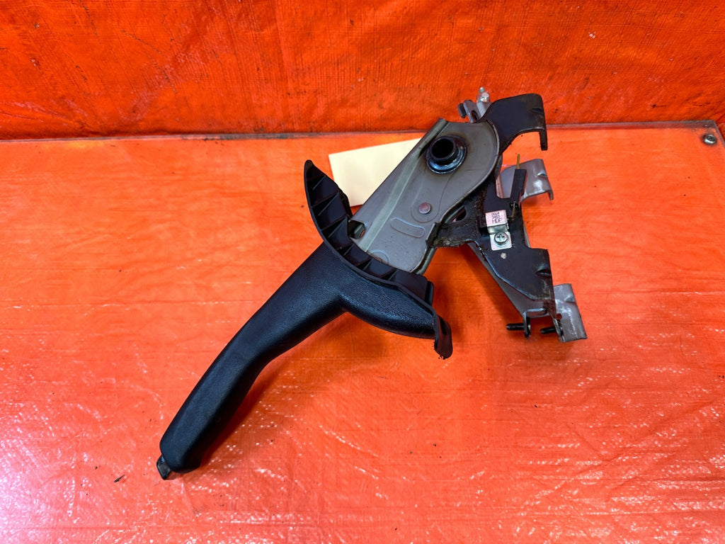 13 16 HYUNDAI GENESIS COUPE   LEATHER EMERGENCY PARKING BRAKE HANDLE OEM #3265