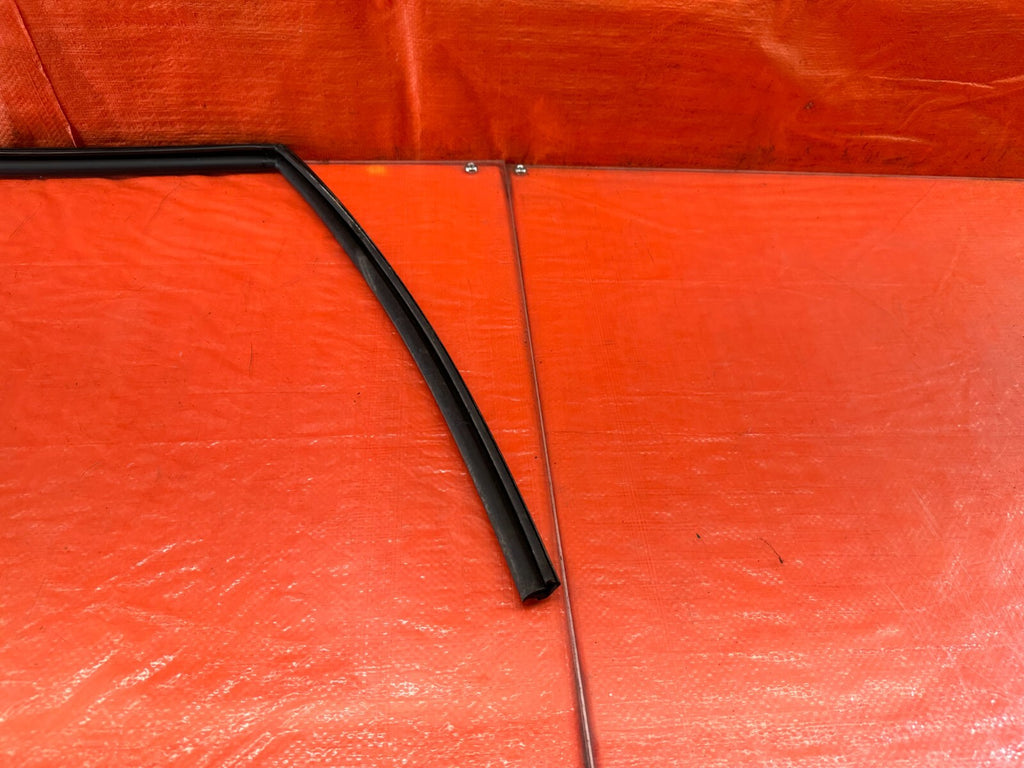 06 11 HONDA CIVIC COUPE PASSENGER RIGHT FRONT WINDOW GLASS RUN CHANNEL OEM #2371