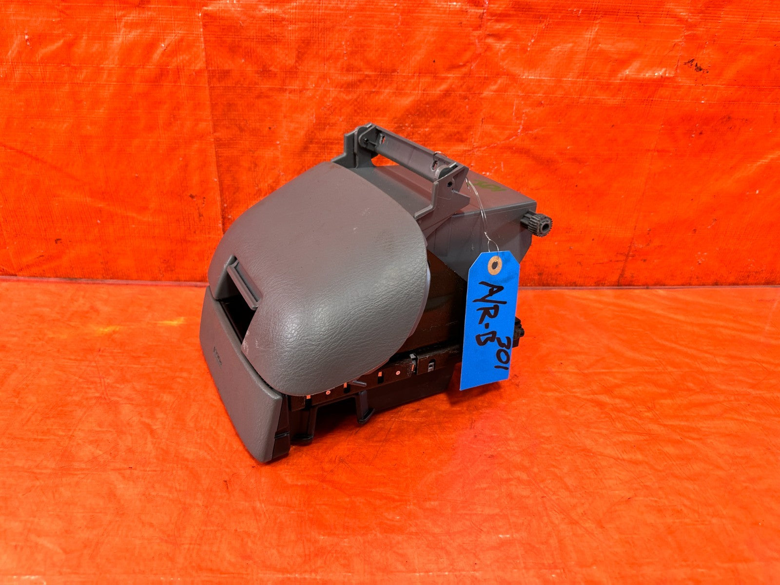 97 98 HONDA CR V CRV   DASHBOARD MOUNTED CENTER CONSOLE CUP HOLDER   OEM #3010