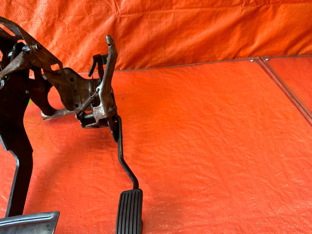 96 00 HONDA CIVIC   AUTOMATIC TRANSMISSION ONLY   BRAKE & GAS PEDAL   OEM #002
