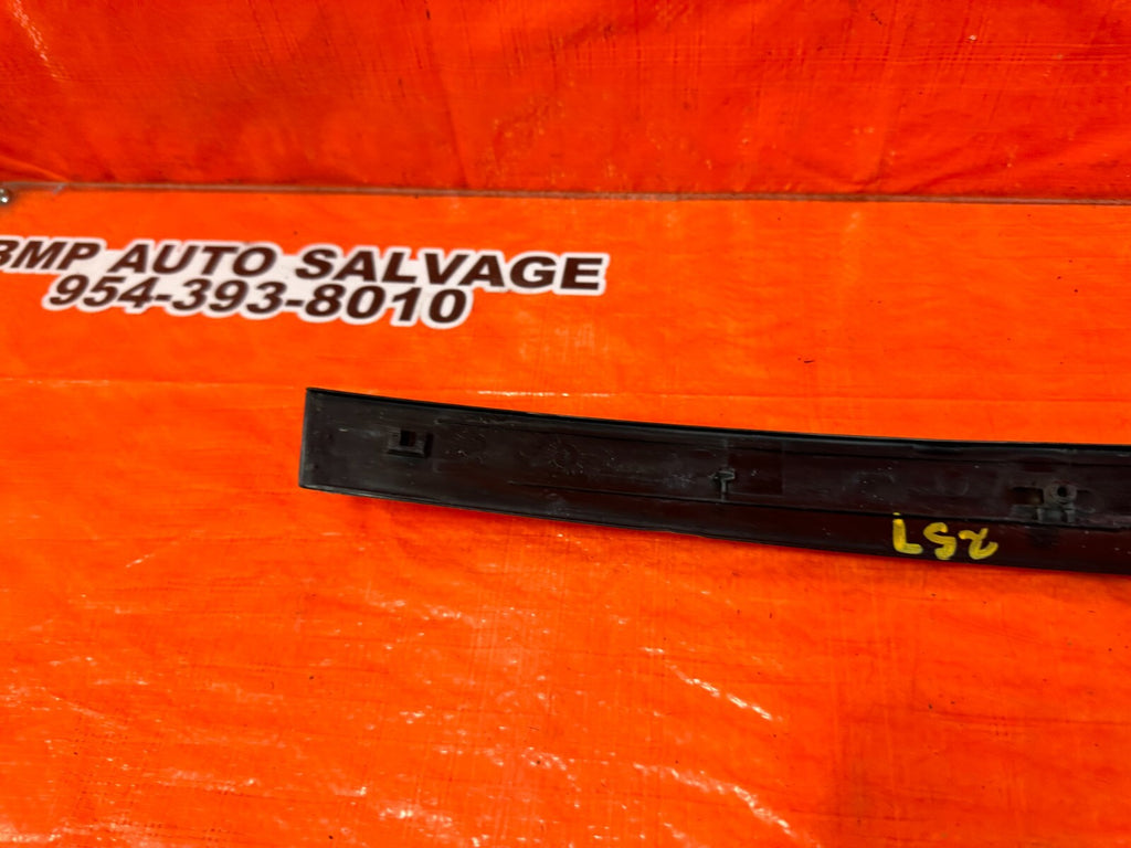 92 95 HONDA CIVIC COUPE   PASSENGER RIGHT DOOR SASH TRIM MOLDING STRIP   OEM 2579