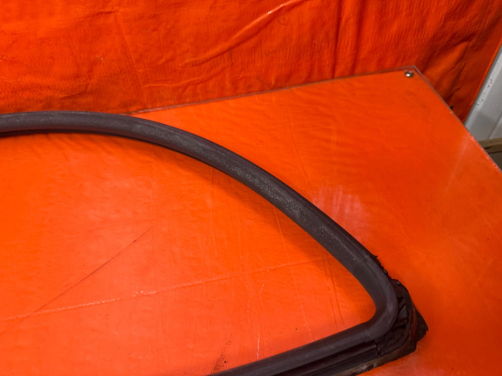 08 15 INFINITI G37 & Q60 COUPE   RIGHT   UPPER WEATHER STRIP RUBBER OEM #3283