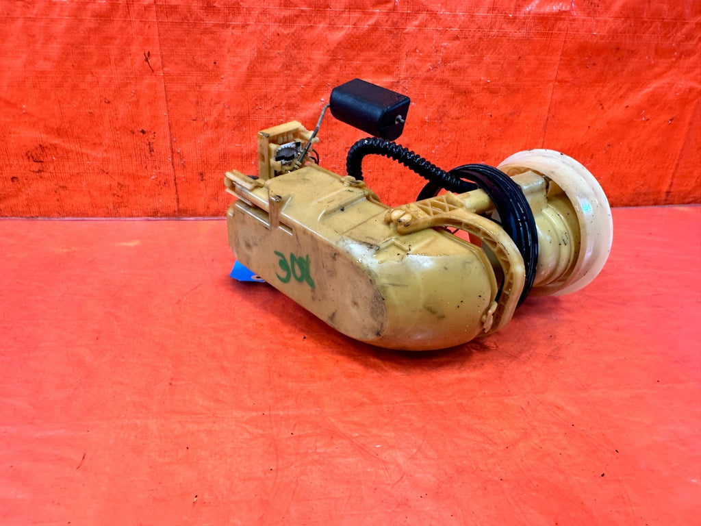 02 05 HONDA CIVIC SI EP3 HATCHBACK   2.0L iVTEC   FUEL GAS GASOLINE PUMP OEM 3083