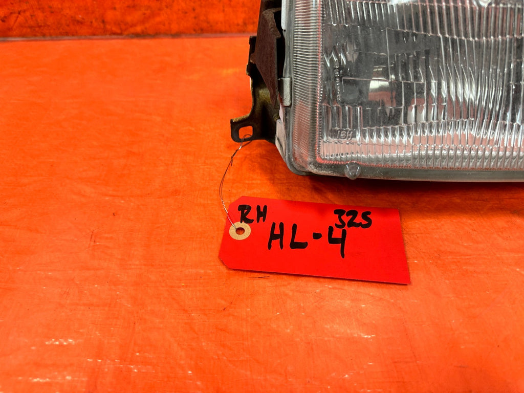 90 91 HONDA CIVIC HATCHBACK   PASSENGER RIGHT HEADLIGHT HEADLAMP   OEM 3251