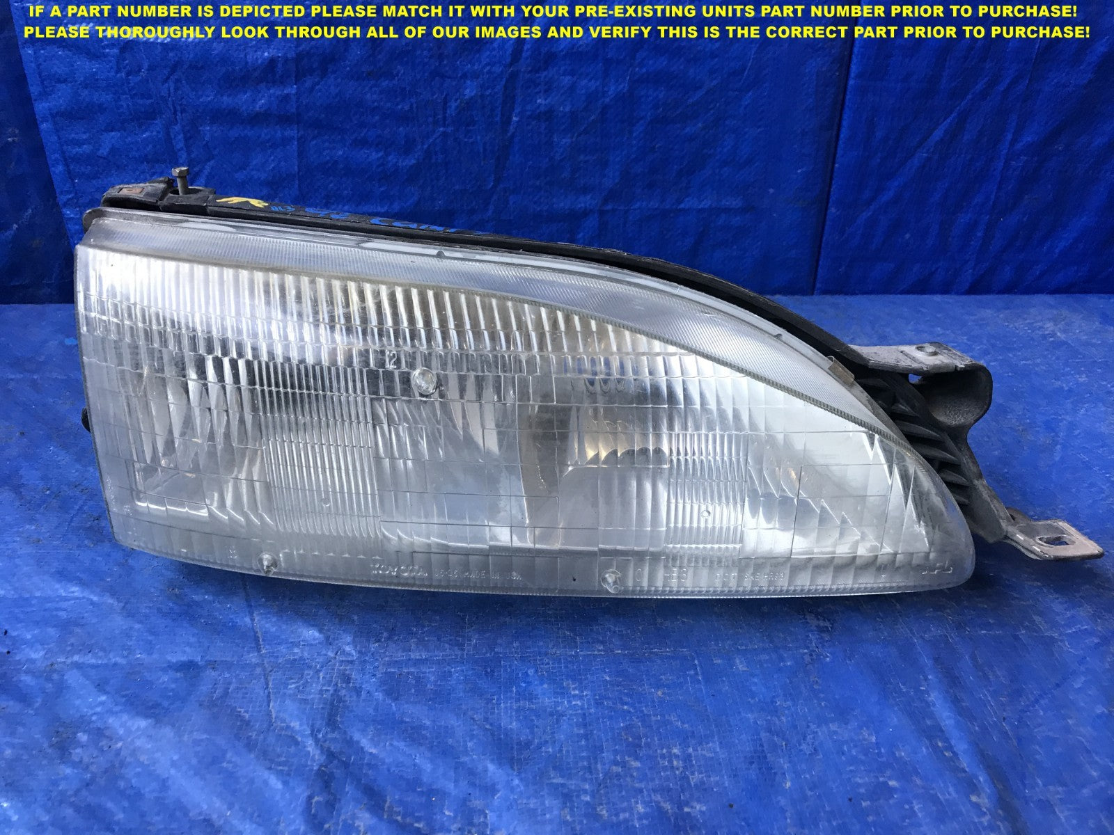 OEM 1995 1996 95 96 TOYOTA CAMRY   PASSENGER RIGHT HEADLIGHT   1 BAD TAB 0