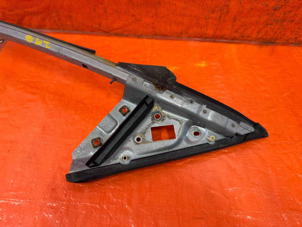 08 13 INFINITI G37 COUPE 2D   WINDOW GUIDE GLASS GUIDE   RIGHT SIDE   OEM #3285