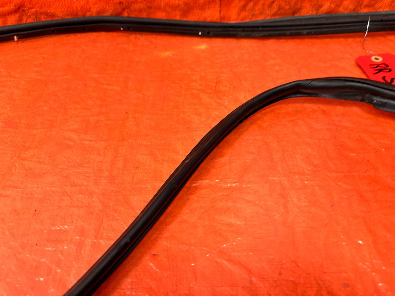 03 05 LANCER EVOLUTION EVO VIII IX 8 9   RIGHT REAR DOOR WEATHER STRIP OEM EV96