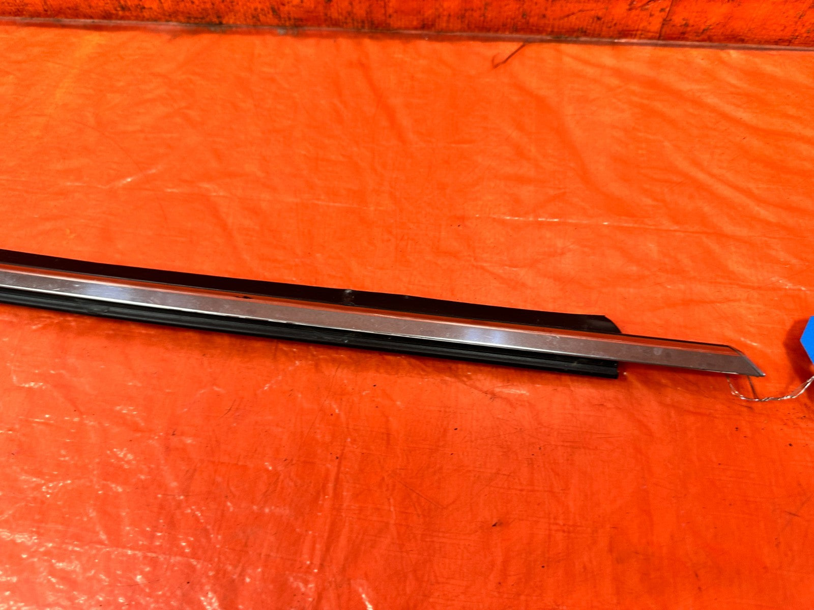 09 15 INFINITI G37 CONVERTIBLE   LEFT REAR EXTERIOR WINDOW GLASS TRIM   OEM 3292