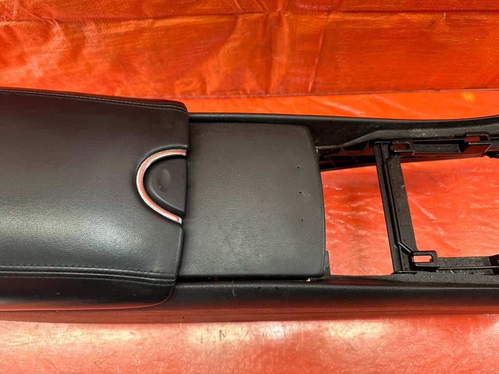 09 13 INFINITI G37 SEDAN   ARM REST / CENTER CONSOLE STORAGE COMPARTMENT OEM 2382