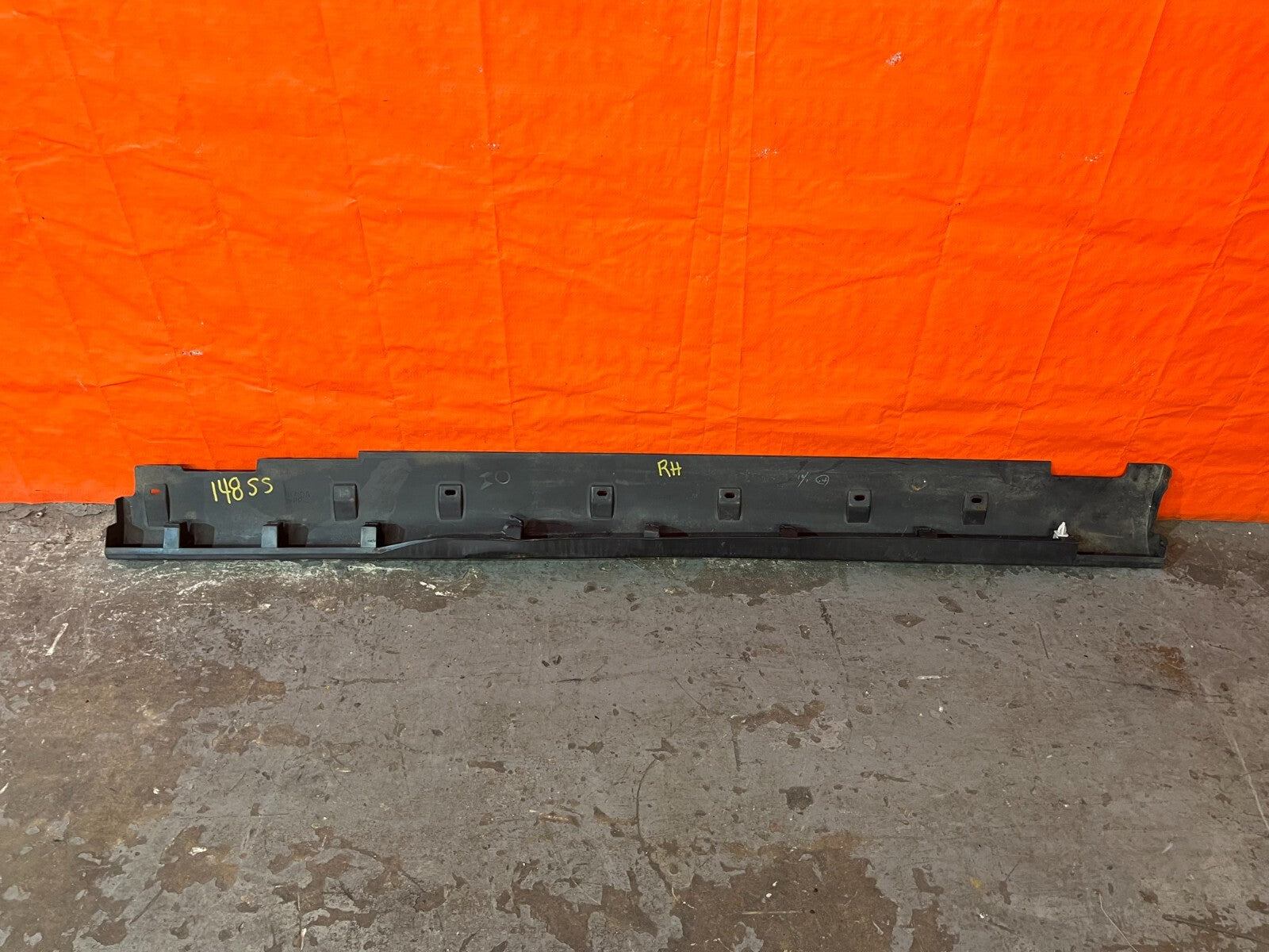 94 01 ACURA INTEGRA   2 DOOR   SIDE SKIRT ROCKER MODLING RIGHT SIDE OEM #1487