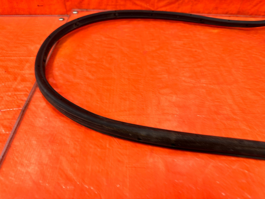 04 08 ACURA TSX   LEFT REAR   DOOR TO CHASSIS WEATHER STRIP OPEN TRIM OEM #29111