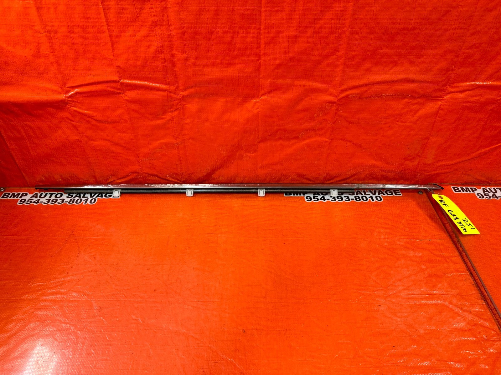 08 12 HONDA ACCORD SEDAN   PASSENGER RIGHT FRONT EXTERIOR GLASS TRIM   OEM 2510