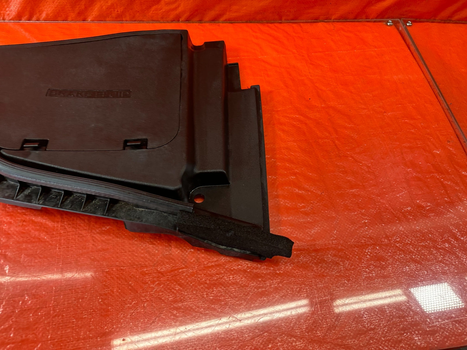 14 20 INFINITI Q50 Q60   BRAKE FLUID UNDER HOOD TRAY FRAME PLASTIC   OEM #2154