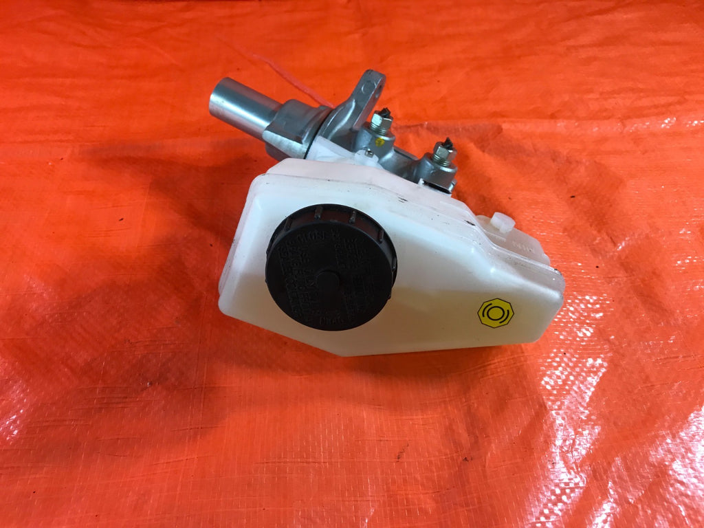OEM 2017 17 INFINITI Q60 AWD 3.0L TT   BRAKE MASTER CYLINDER2