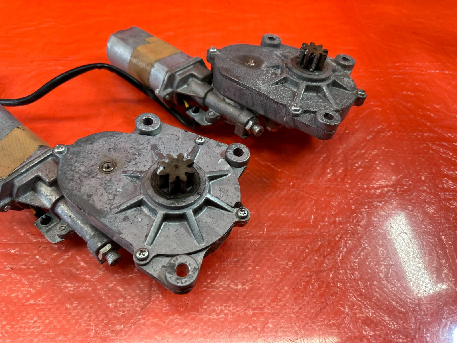 00 09 HONDA S2000   LEFT AND RIGHT SOFT TOP MOTORS   OEM FACTORY #19710