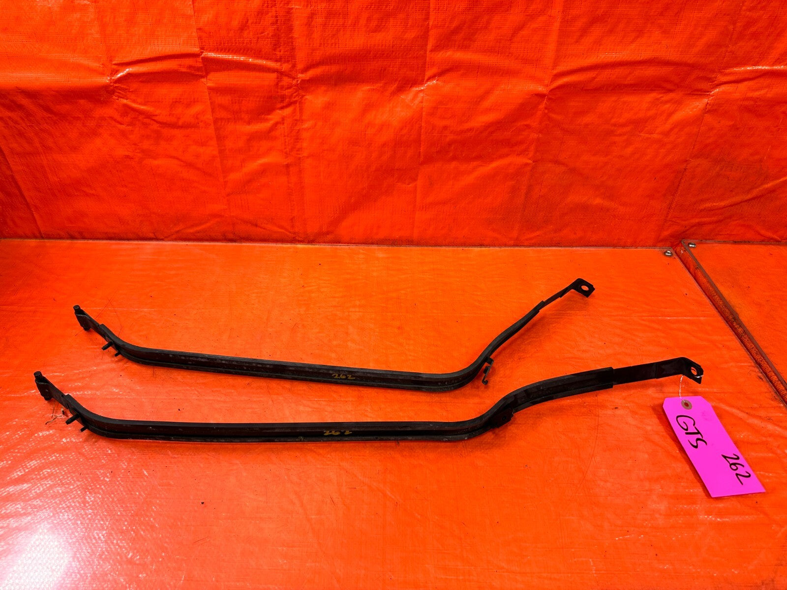 03 09 NISSAN 350Z   GAS GASOLINE FUEL TANK MOUNTING STRAPS BAND SET   OEM #2620