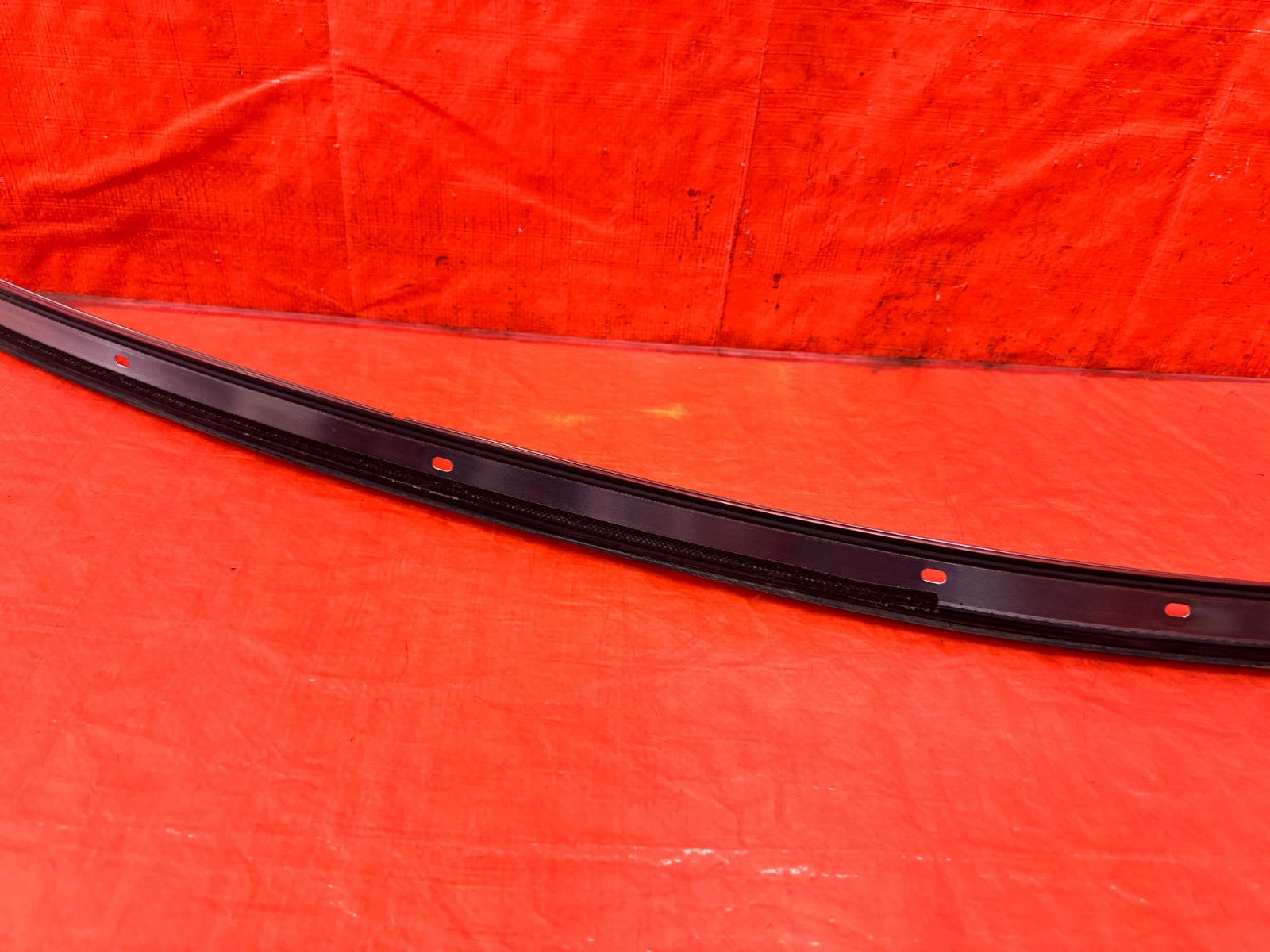 10 16 HYUNDAI GENESIS COUPE 3.8L   RIGHT DOOR GASKET RETAINER UPPER TRIM OEM 2997