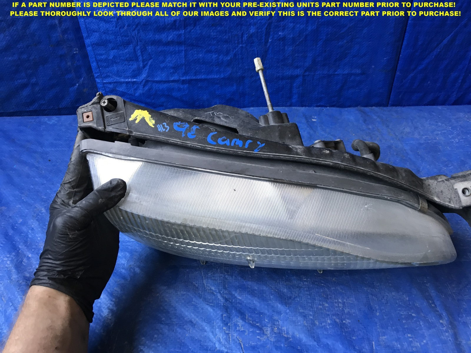 OEM 1995 1996 95 96 TOYOTA CAMRY   PASSENGER RIGHT HEADLIGHT   1 BAD TAB 4