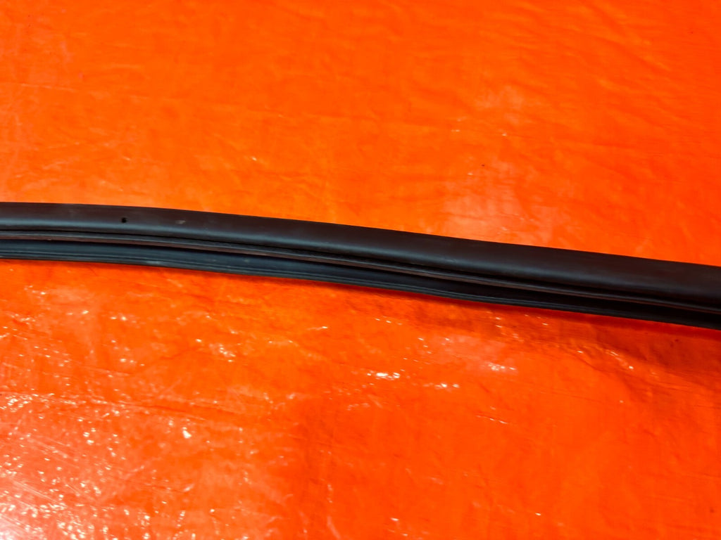 08 14 SUBARU WRX WAGON   CHASSIS TO DOOR OPEN TRIM WEATHER STRIP LEFT FRONT #2833