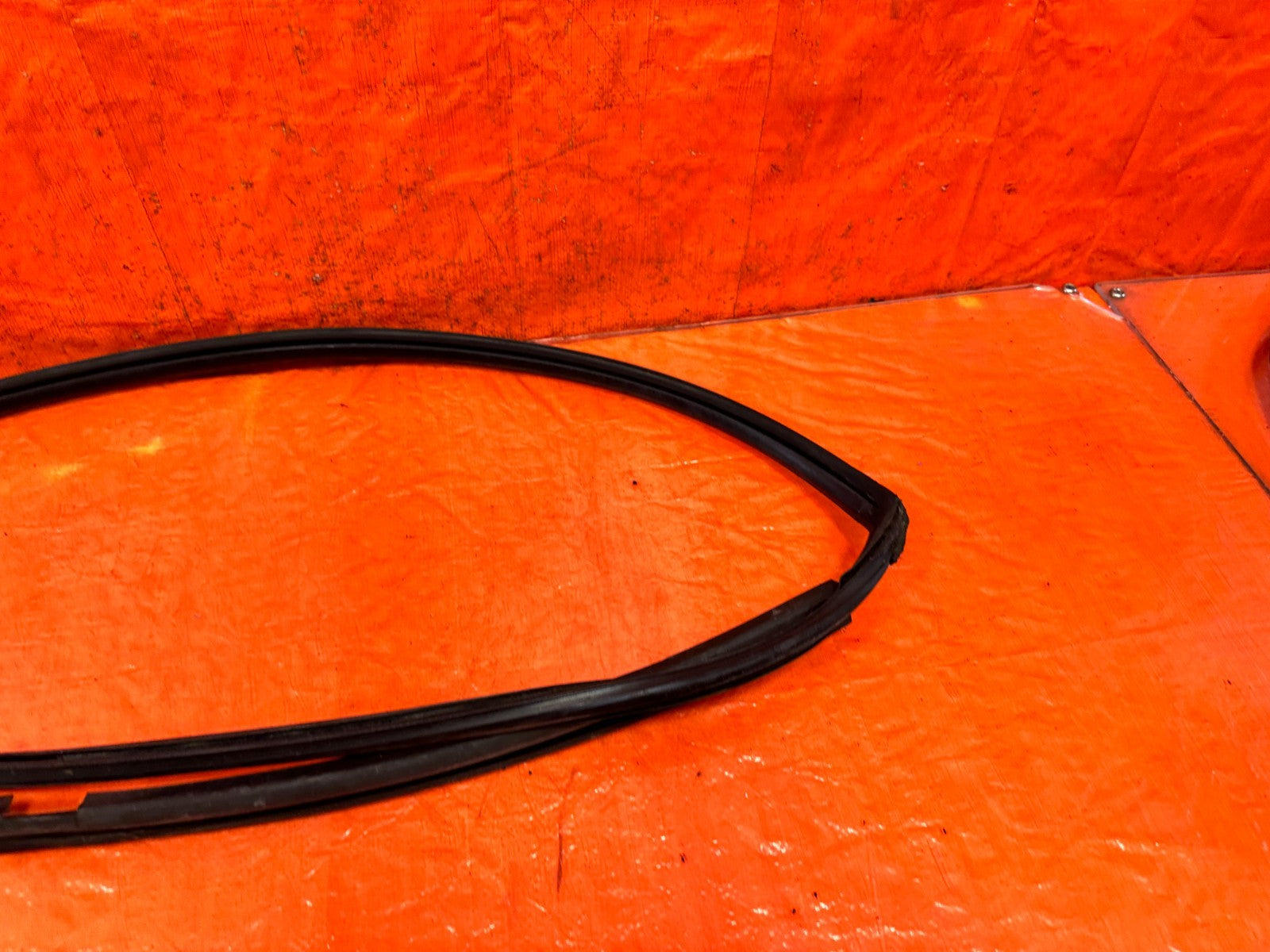 92 95 HONDA CIVIC COUPE HATCH PASSENGER RIGHT WEATHER STRIP RUN CHANNEL OEM #3272