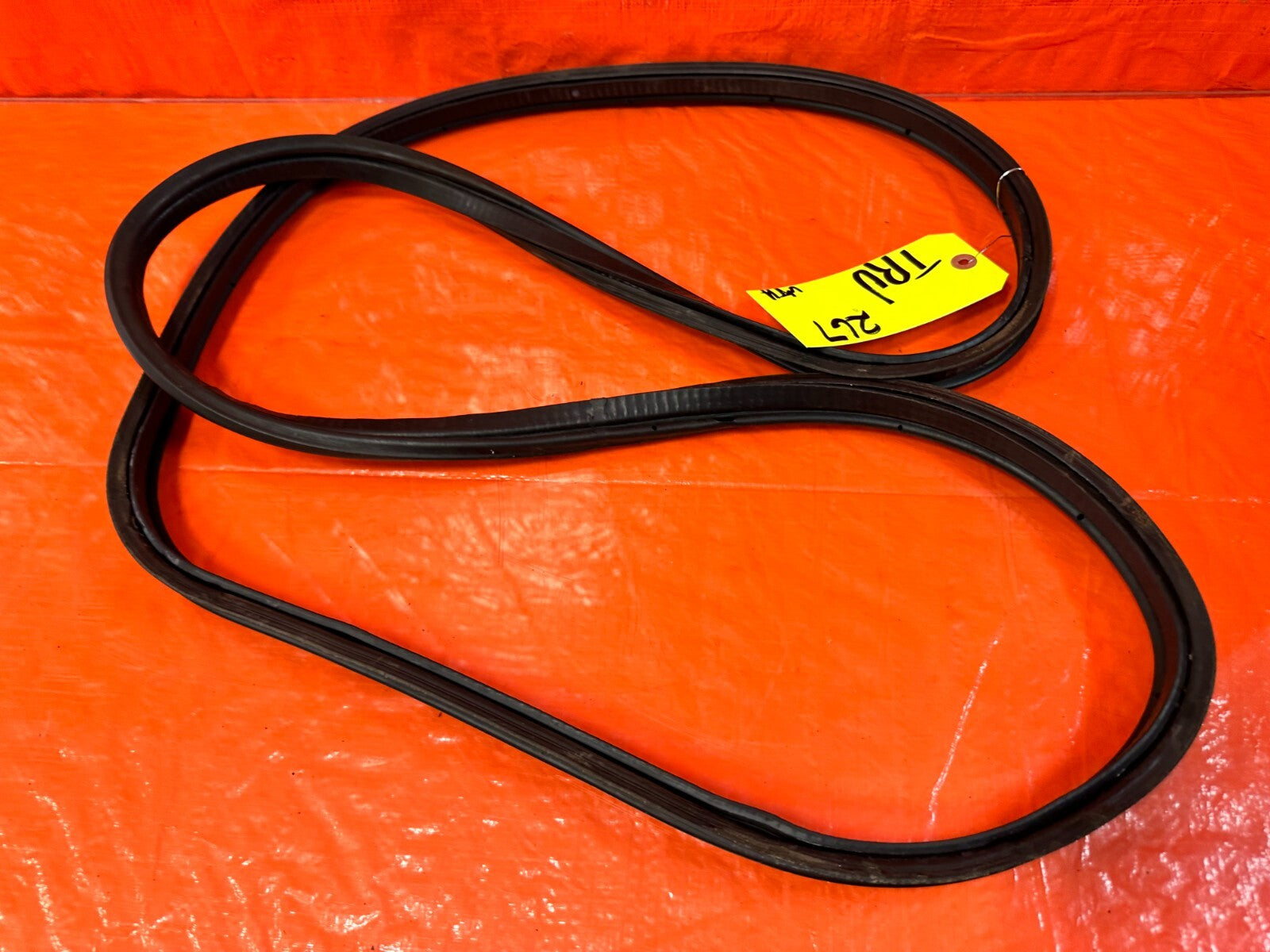 90 97 MAZDA MX 5 MIATA   REAR TRUNK WEATHER STRIP GASKET SEAL   OEM #2677