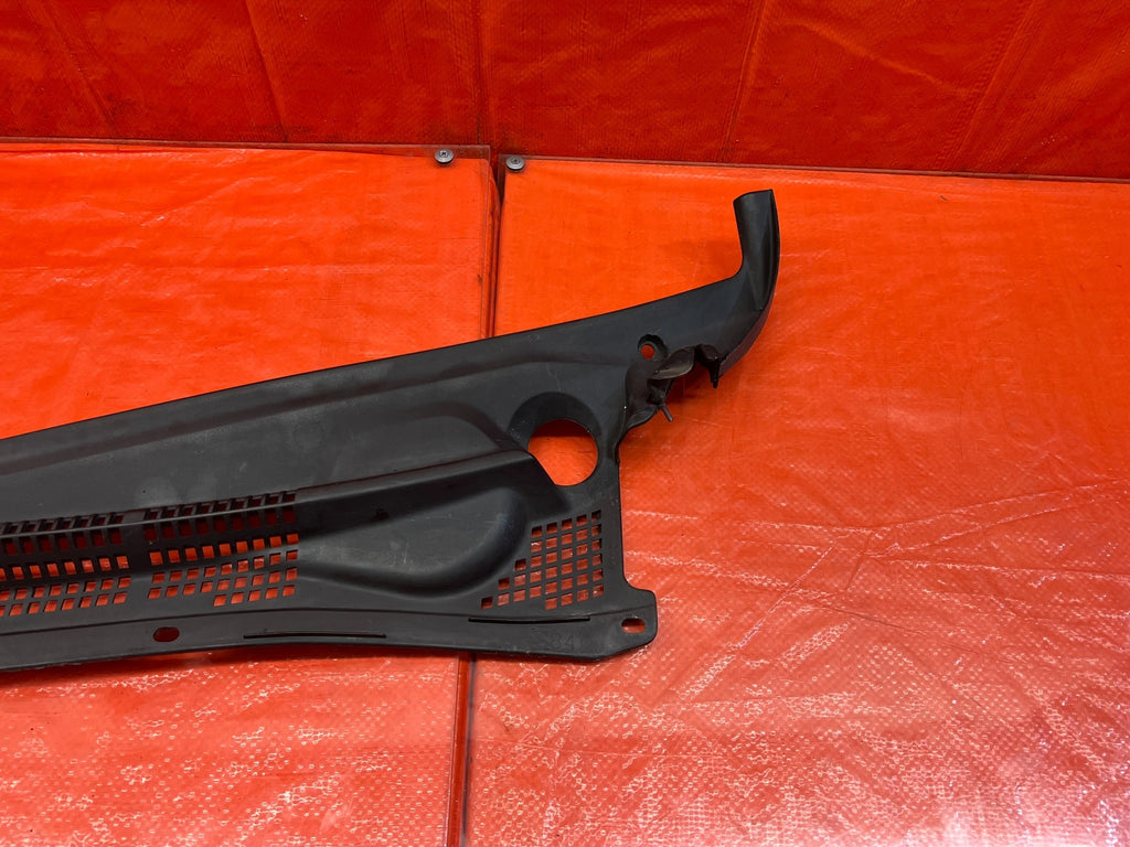 98 02 HONDA ACCORD   WINDSHIELD WIPER COWL TRIM PLASTIC   OEM FACTORY #1674