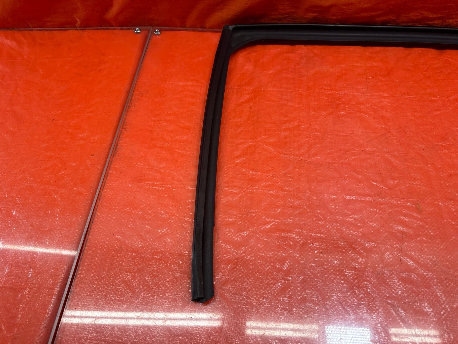 04 08 ACURA TSX   DRIVER LEFT REAR WINDOW GLASS RUN CHANNEL   OEM #20512