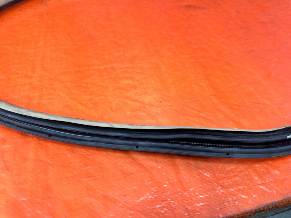 04 08 ACURA TSX   RIGHT REAR   DOOR TO CHASSIS WEATHER STRIP OPEN TRIM OEM #30411
