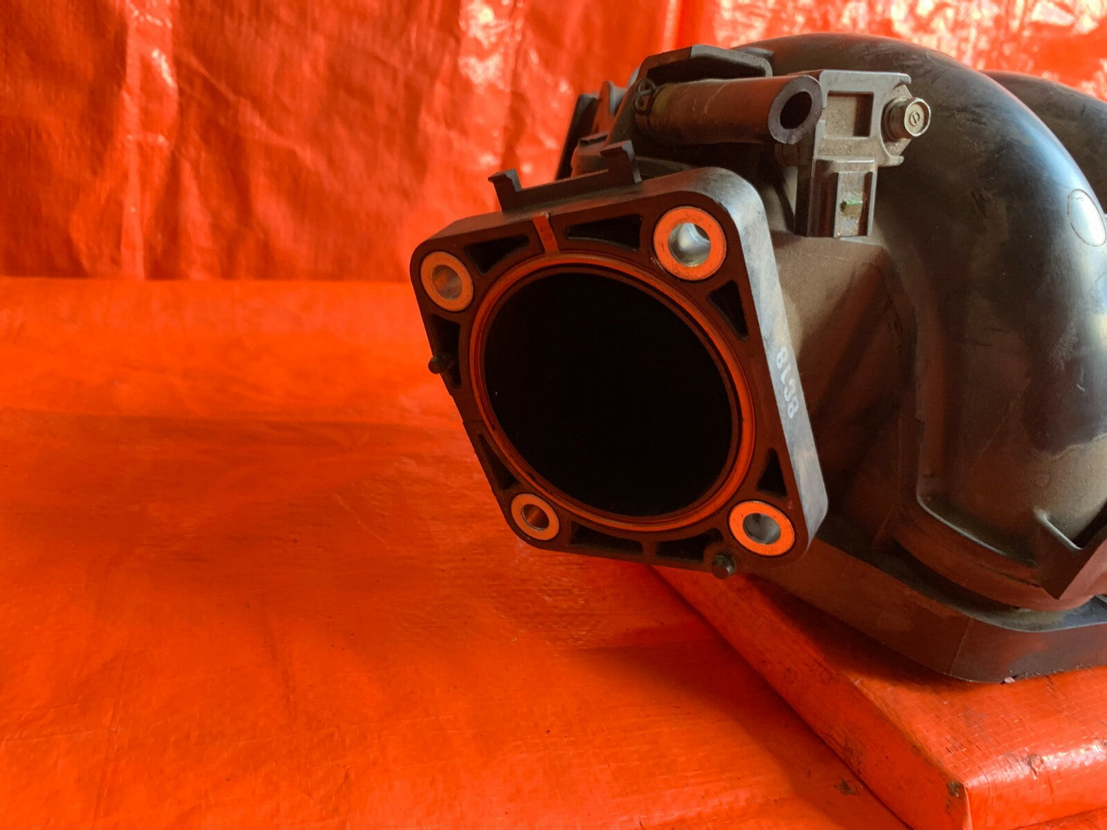 2009 09 ACURA TSX   K24Z3 UPPER INTAKE MANIFOLD   BLACK PLASTIC TOP PORTION2
