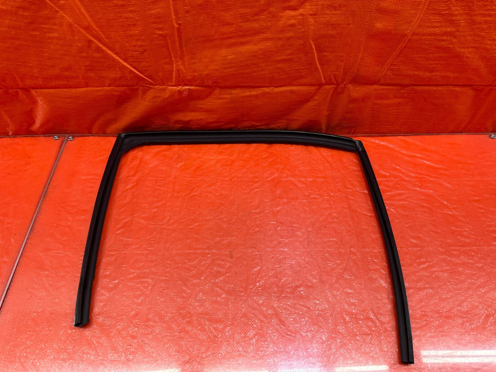 04 08 ACURA TSX   DRIVER LEFT REAR WINDOW GLASS RUN CHANNEL   OEM #2057