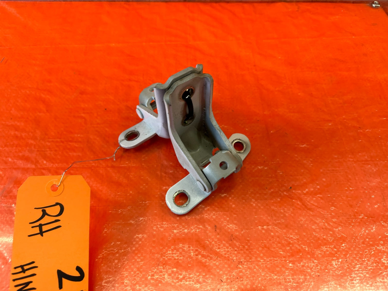 10 16 HYUNDAI GENESIS COUPE PASSENGER RIGHT  DOOR HINGE SET UPPER LOWER OEM #2195