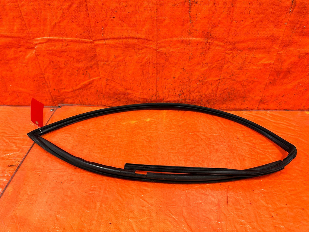 92 95 HONDA CIVIC COUPE HATCH PASSENGER RIGHT WEATHER STRIP RUN CHANNEL OEM #3270