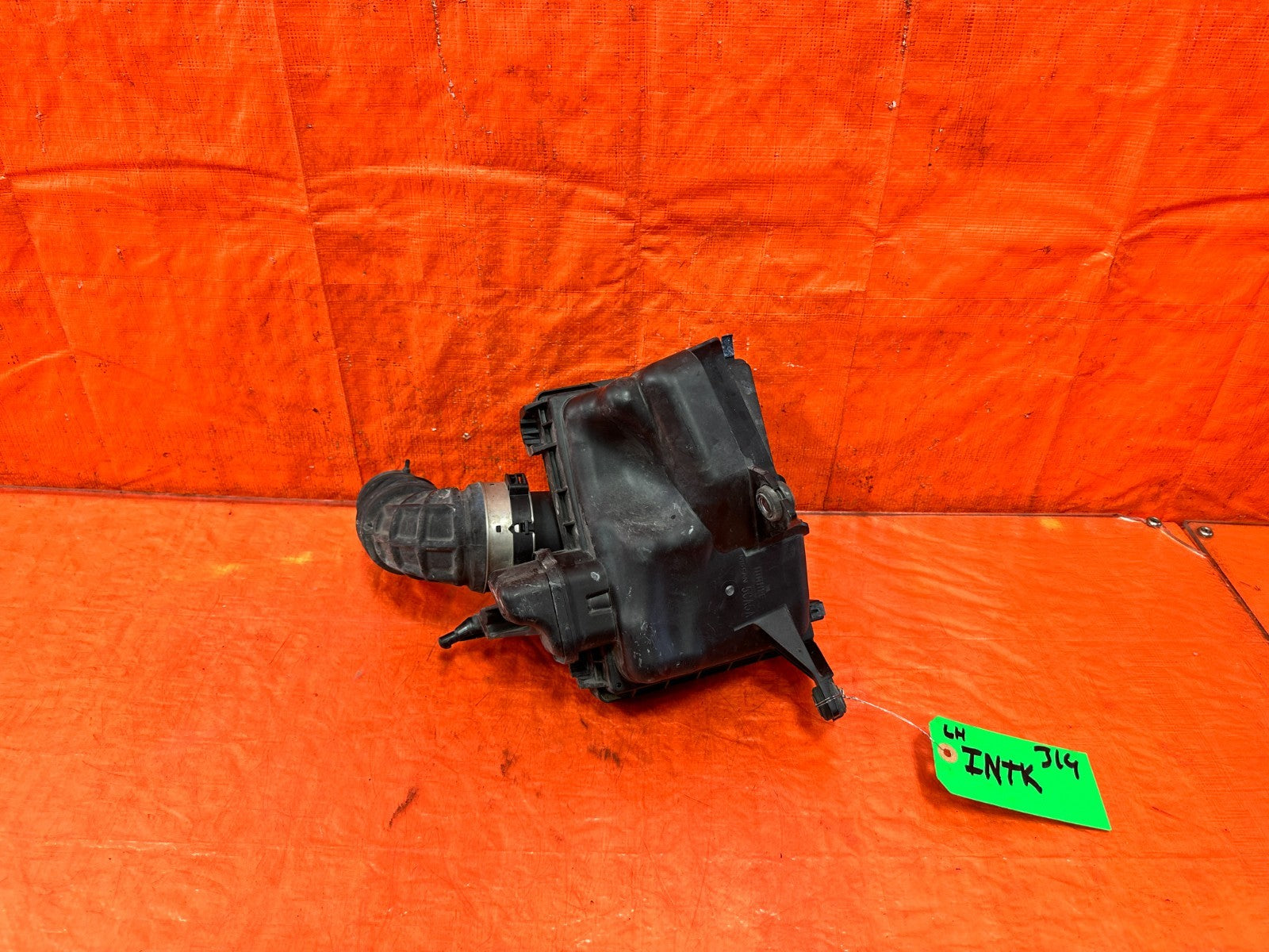 16 24 INFINITI Q50   3.0L   VR30DDTT   DRIVER LEFT TURBO AIR INTAKE AIR BOX0
