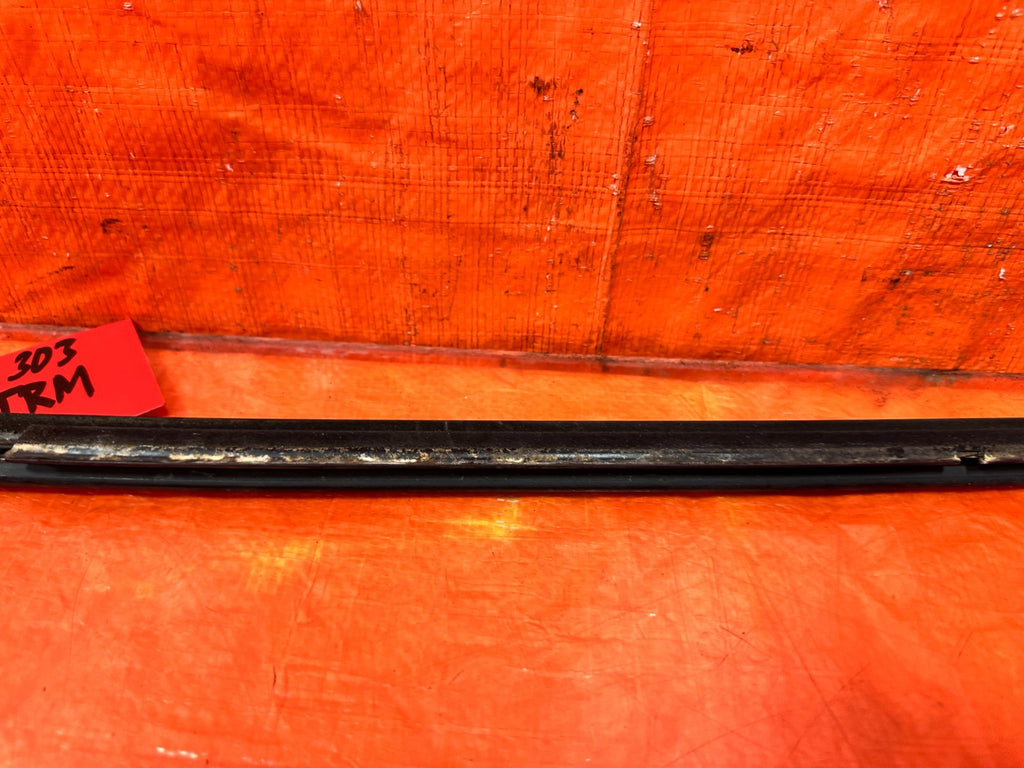 04 11 MAZDA RX8 RX 8   DRIVER LEFT EXTERIOR WINDOW GLASS TRIM   OEM FACTORY #3037