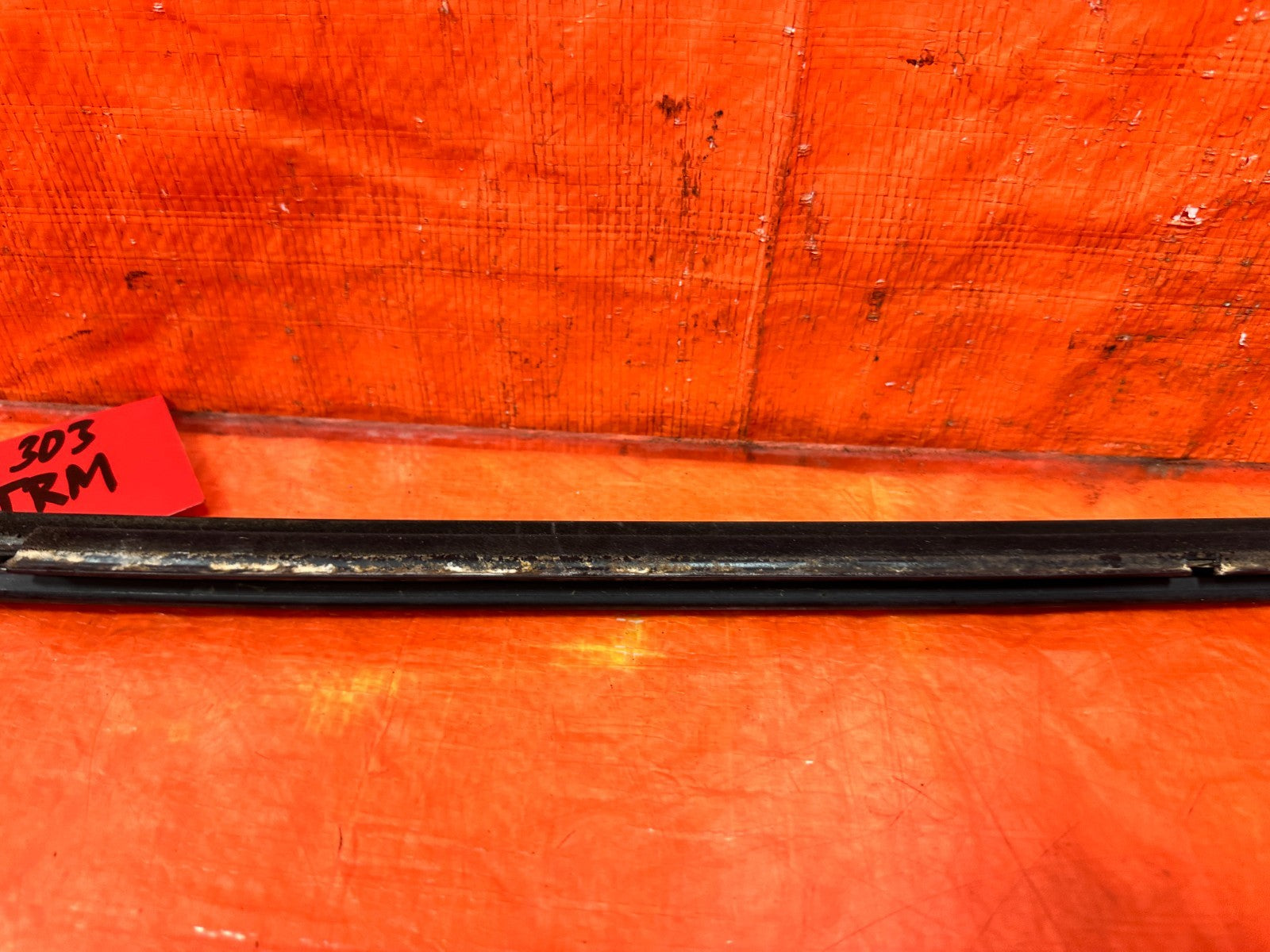 04 11 MAZDA RX8 RX 8   DRIVER LEFT EXTERIOR WINDOW GLASS TRIM   OEM FACTORY #3037