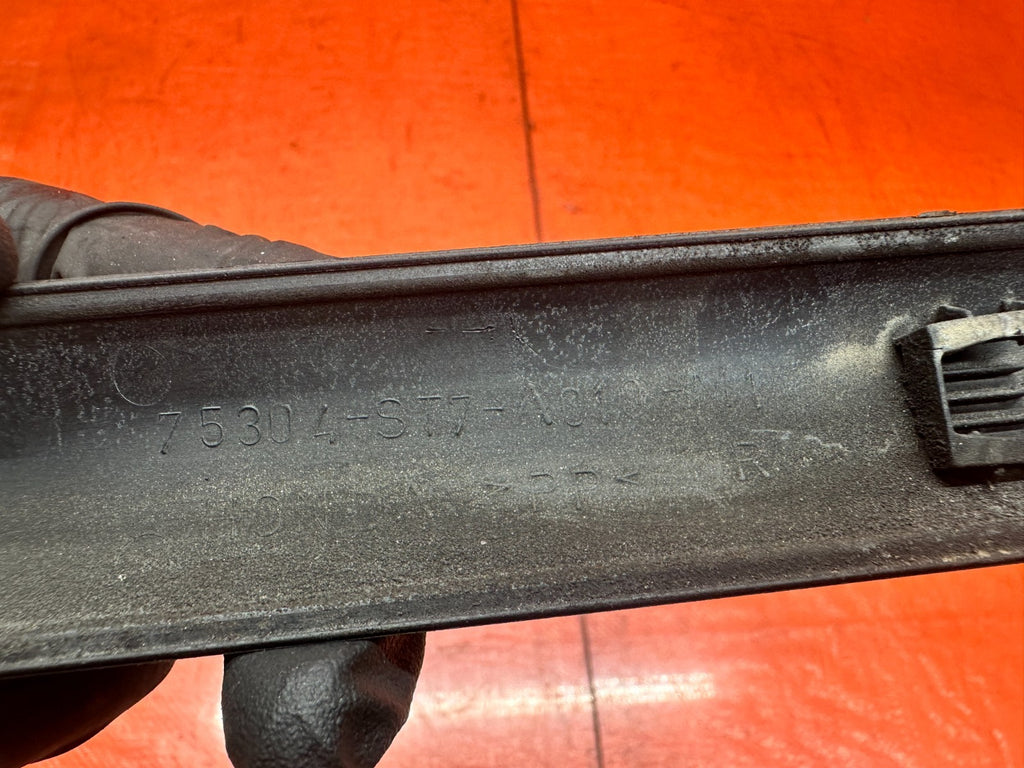 94-01 ACURA INTEGRA 2D COUPE RIGHT PASSENGER REAR QUARTER PANEL MOULDING OEM #3411