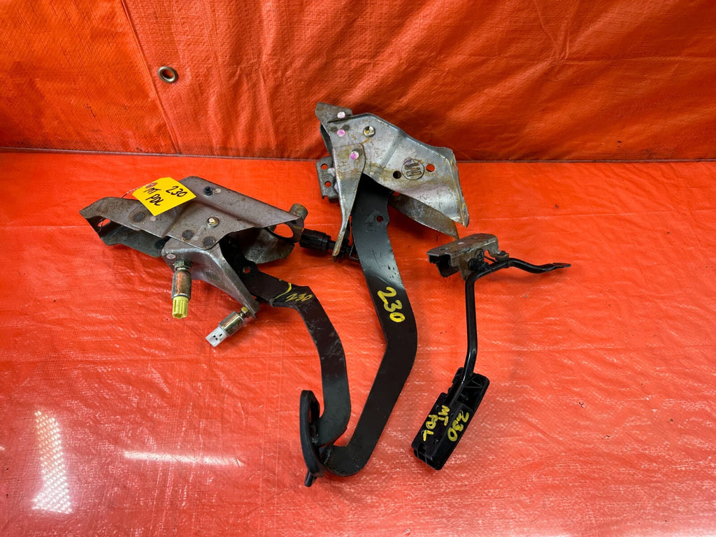 02 05 HONDA CIVIC SI EP3 HATCH   MANUAL PEDALS   GAS BRAKE CLUTCH   OEM #2307