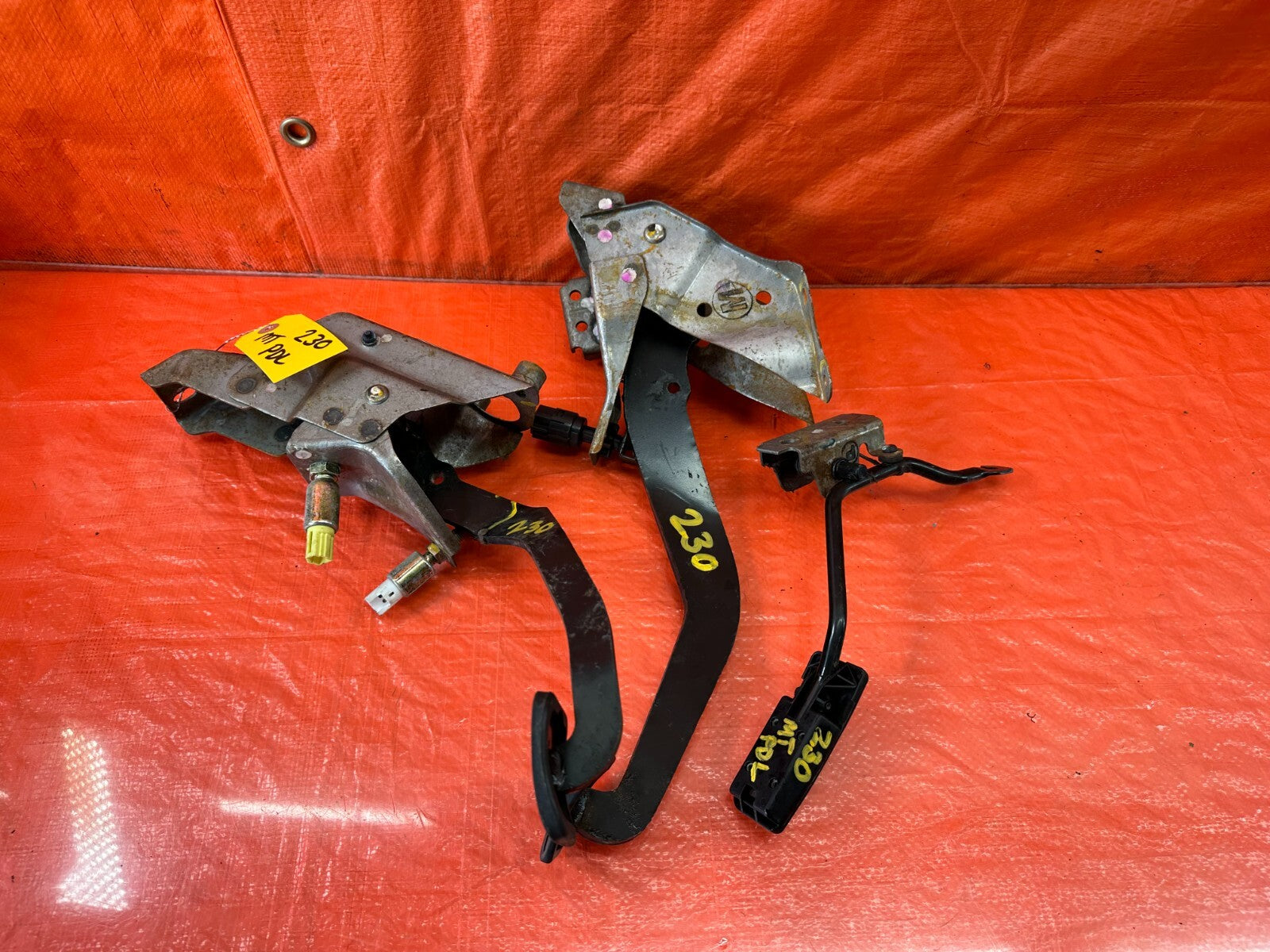 02 05 HONDA CIVIC SI EP3 HATCH   MANUAL PEDALS   GAS BRAKE CLUTCH   OEM #2307