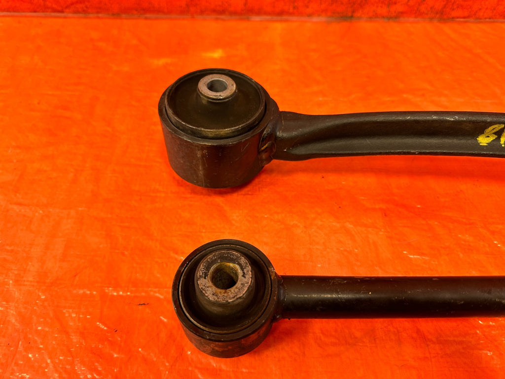 13 16 HYUNDAI GENESIS COUPE   RIGHT FRONT LOWER CONTROL ARMS    OEM 31812