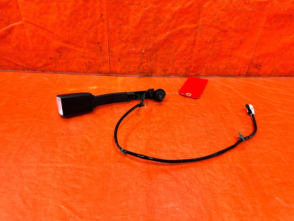 INFINITI G37 CONVERTIBLE   PASSENGER RIGHT FRONT SEAT BELT CLIP BUCKLE OEM 3101