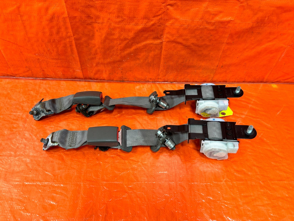 02 06 ACURA RSX TYPE S & BASE   REAR SEAT BELT SET LEFT RIGHT TAN GRAY OEM #2805