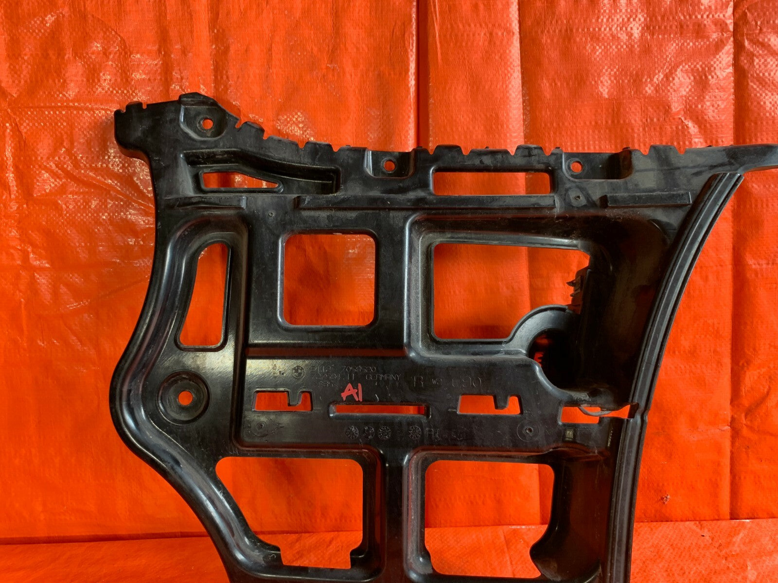 OEM 2007 BMW 335Xi 335i AWD SEDAN PASSENGER RIGHT REAR BUMPER BRACKET MOUNT4