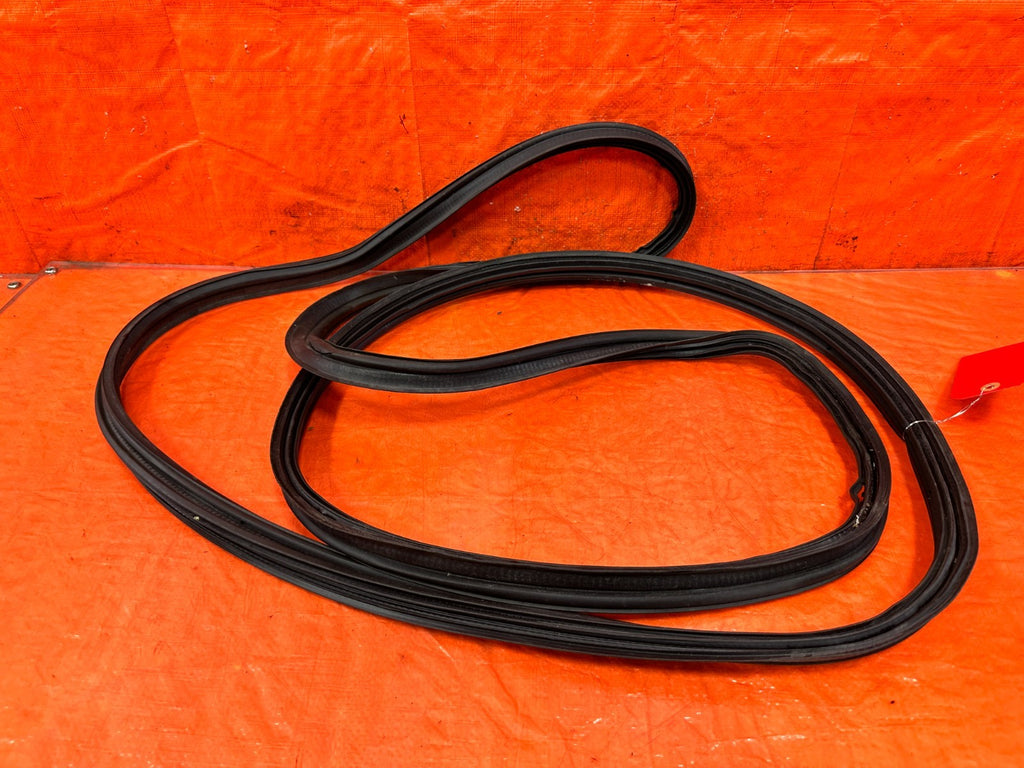 94 01 ACURA INTEGRA 2D TAIL GATE TRUNK HATCH LATCH WEATHER TRIM STRIP MOLDING 098