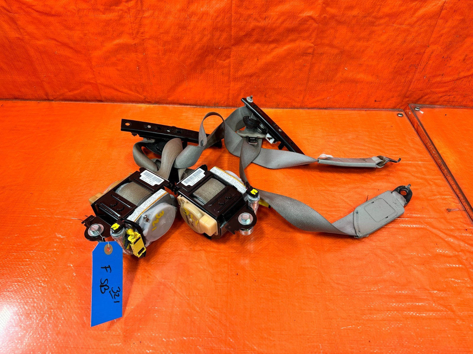 09 10 ACURA TSX   FRONT SEAT BELT SET   LEFT & RIGHT SEAT BELTS   GRAY OEM #3210