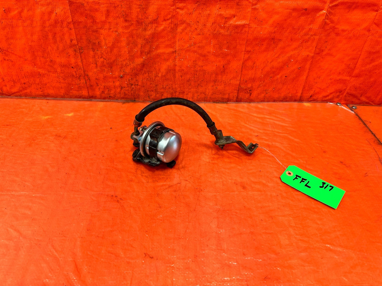 90 91 HONDA CIVIC HATCHBACK   FUEL FILTER MOUNTING BRACKET W/ FILTER   OEM 3170