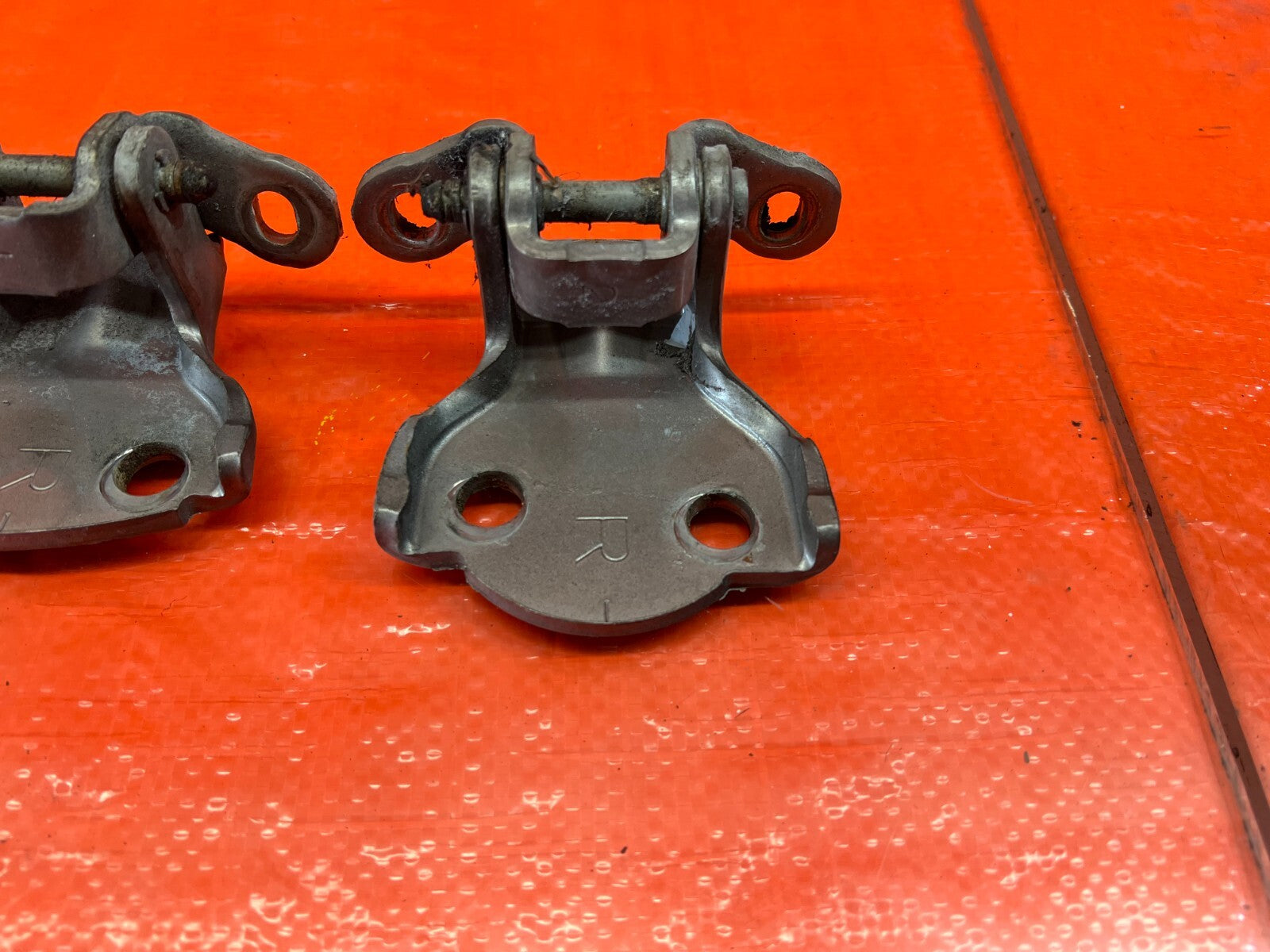 90 01 ACURA INTEGRA SEDAN   RIGHT REAR DOOR HINGE SET   UPPER & LOWER   OEM #1594