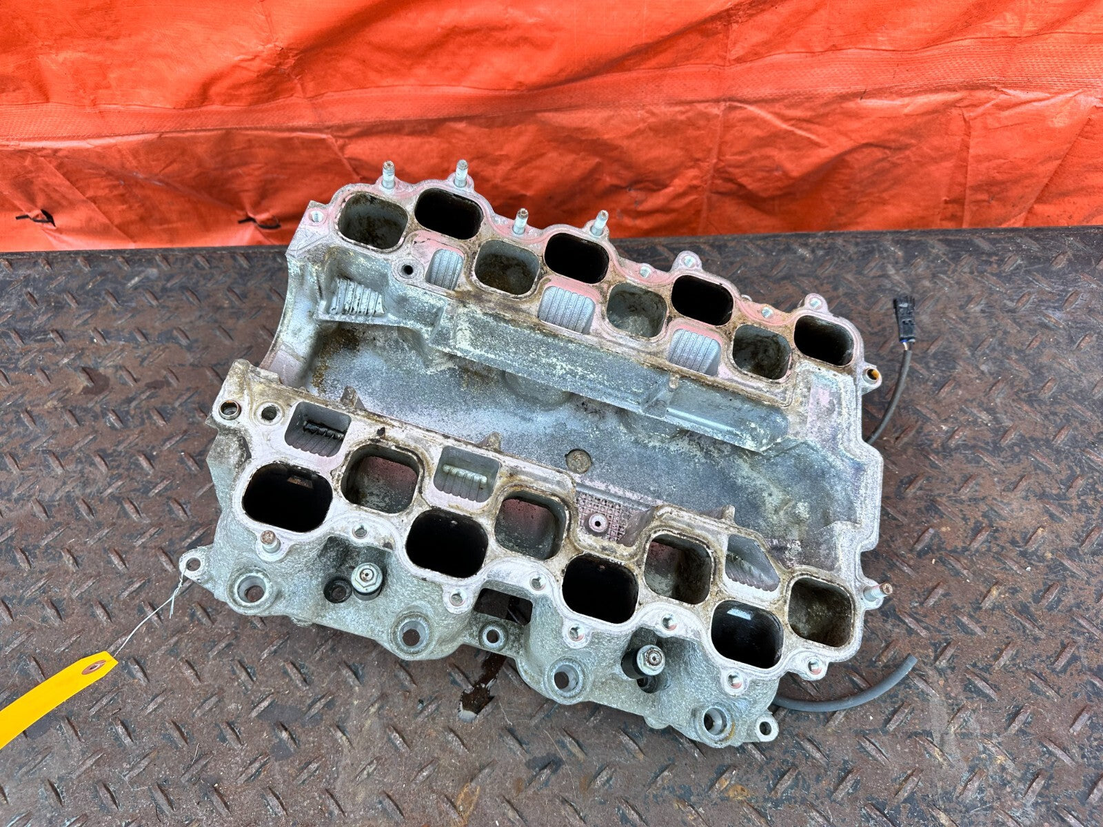 02 10 LEXUS SC430   ATTACHES TO CYLINDER HEAD PORTION   INTAKE MANIFOLD OEM 28812