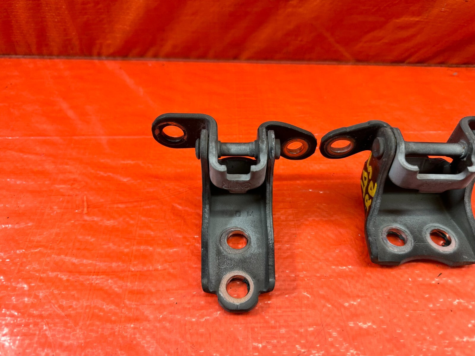 04 08 ACURA TSX   PASSENGER RIGHT FRONT DOOR HINGE SET UPPER LOWER   OEM #2054